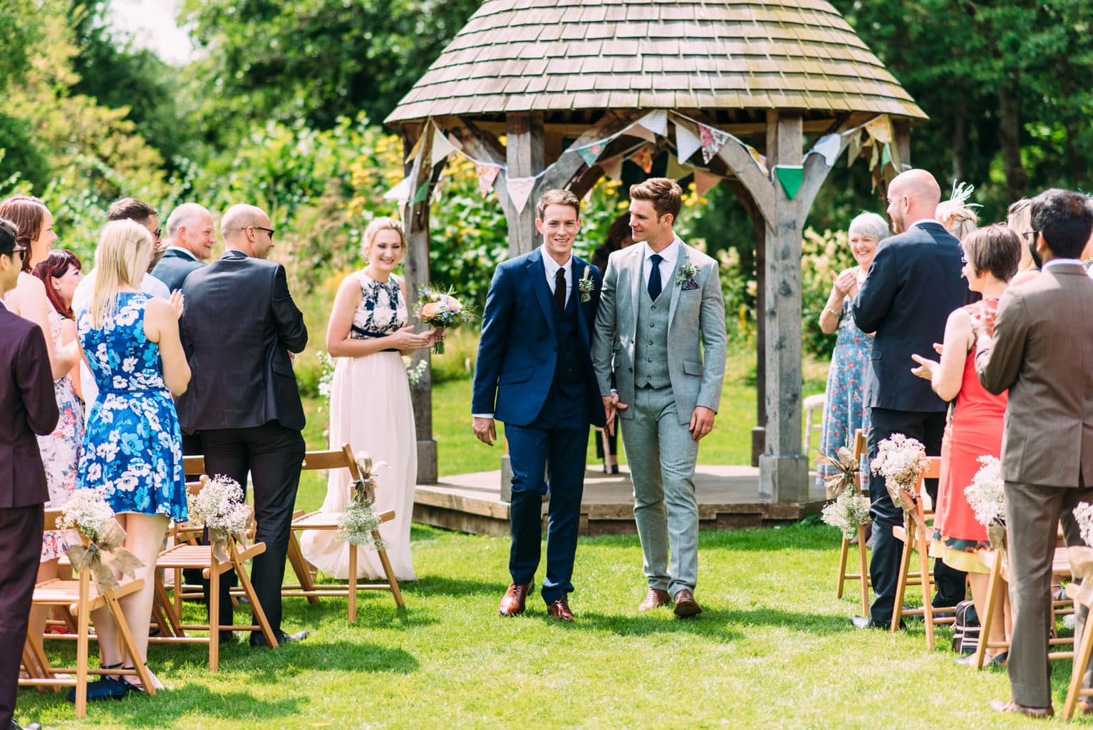 © Anna Pumer Photography outdoor wedding ceremony