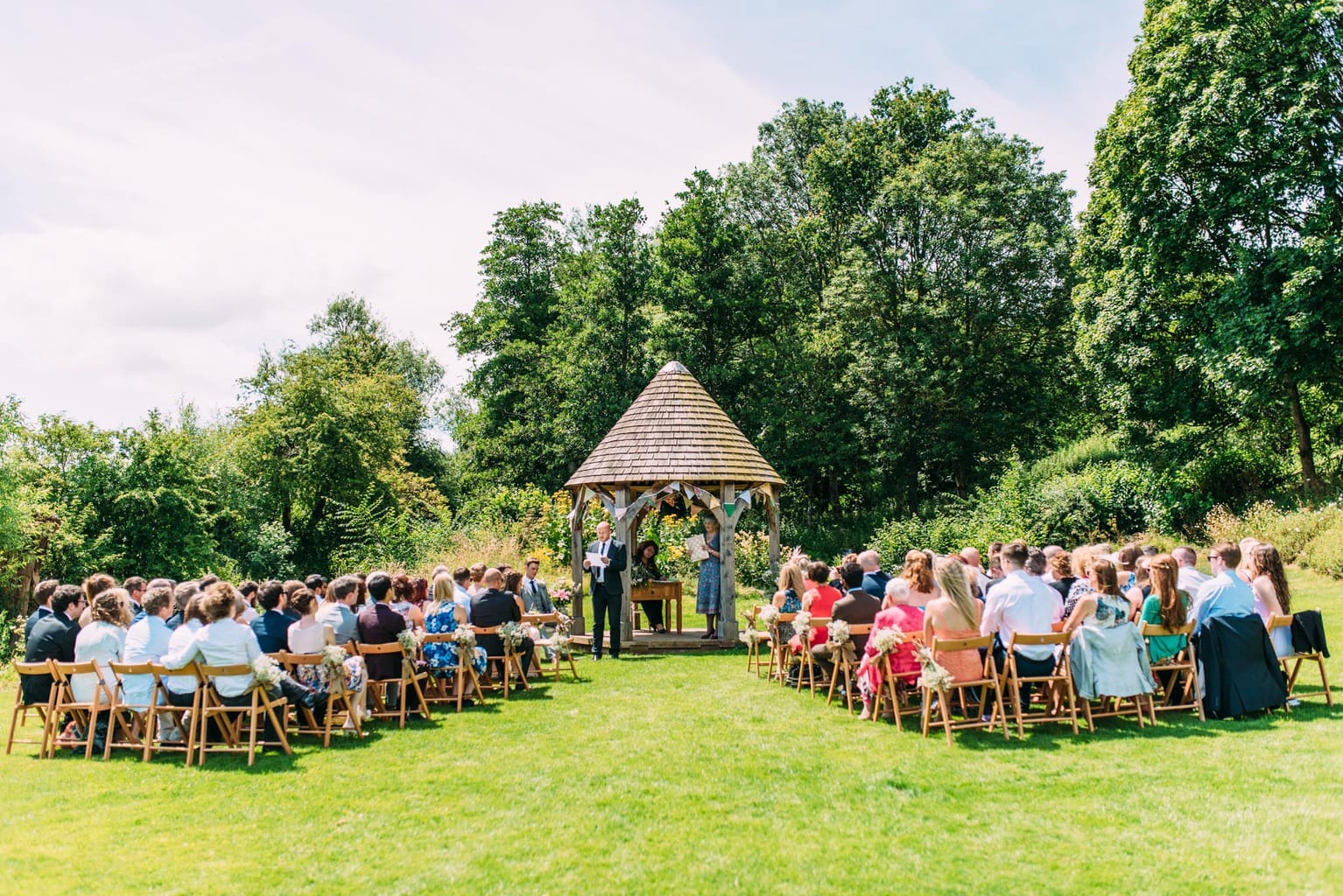 © Anna Pumer Photography outdoor wedding ceremony