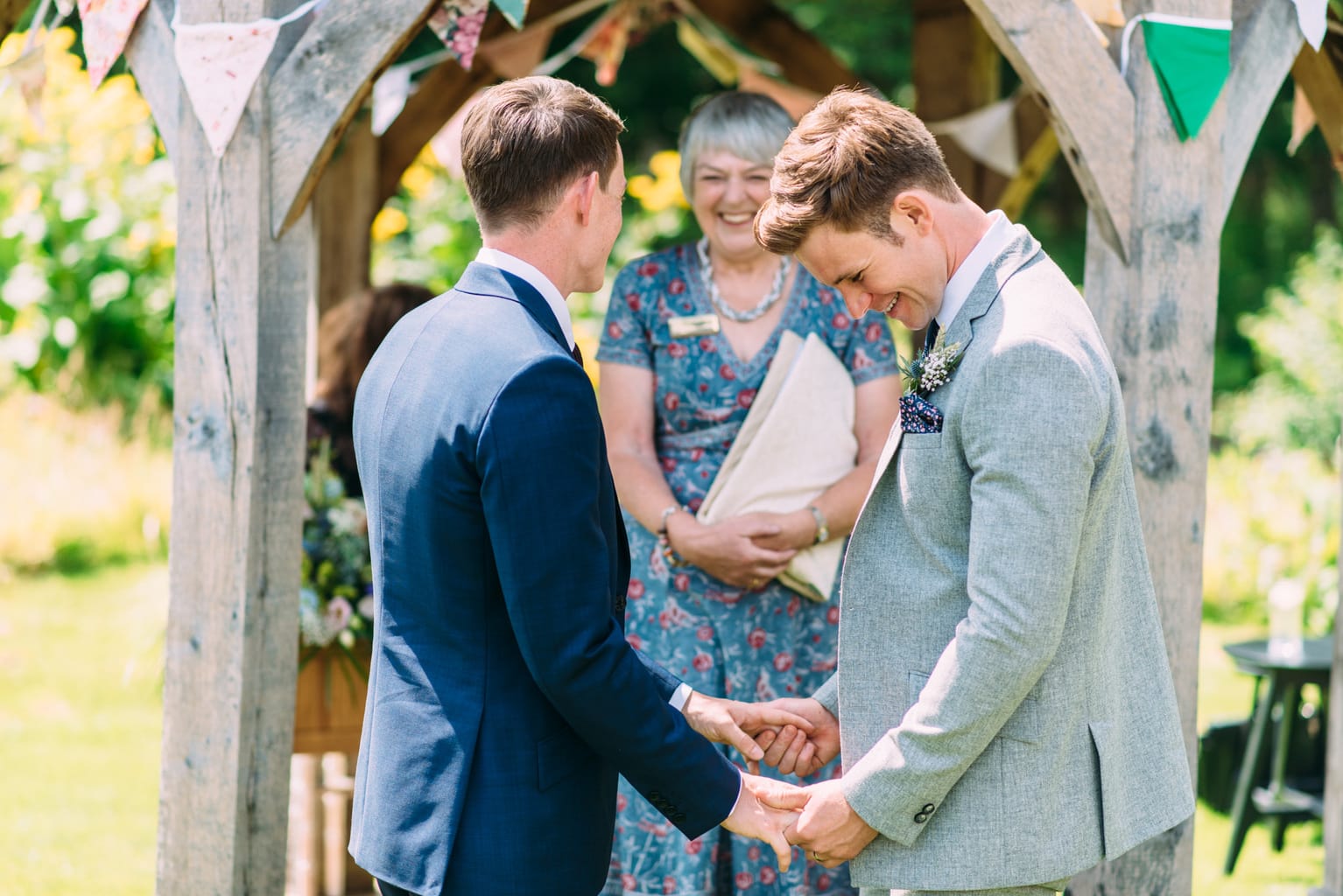 © Anna Pumer Photography outdoor wedding ceremony