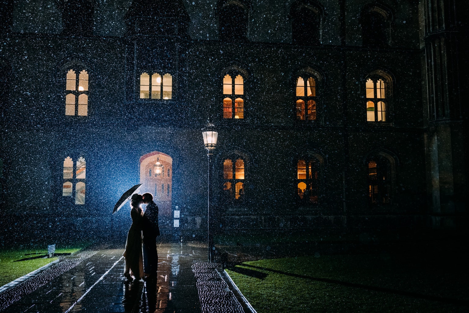 Punting at Cambridge University Wedding // Hannah + Jed