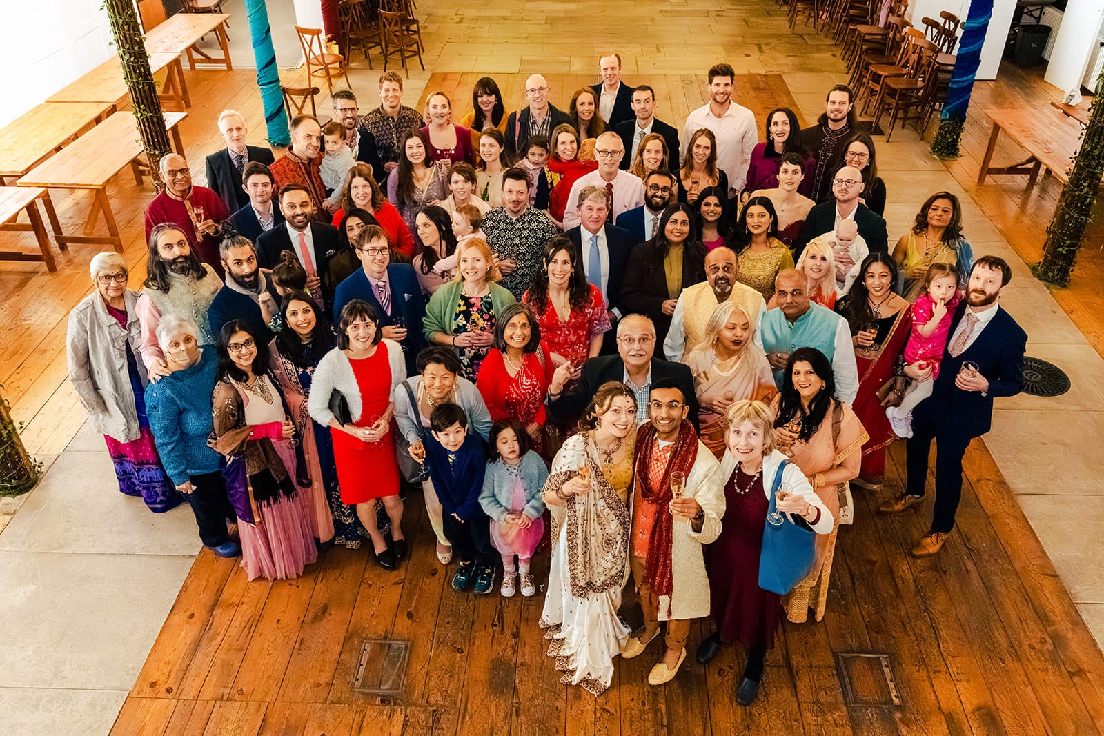 Big group photo with all the guests